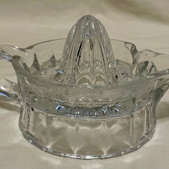 Antique Uranium Glass Juicer – Patent No. 912443 (1909), Glowy Glass with Bubble - Picture 5 of 8